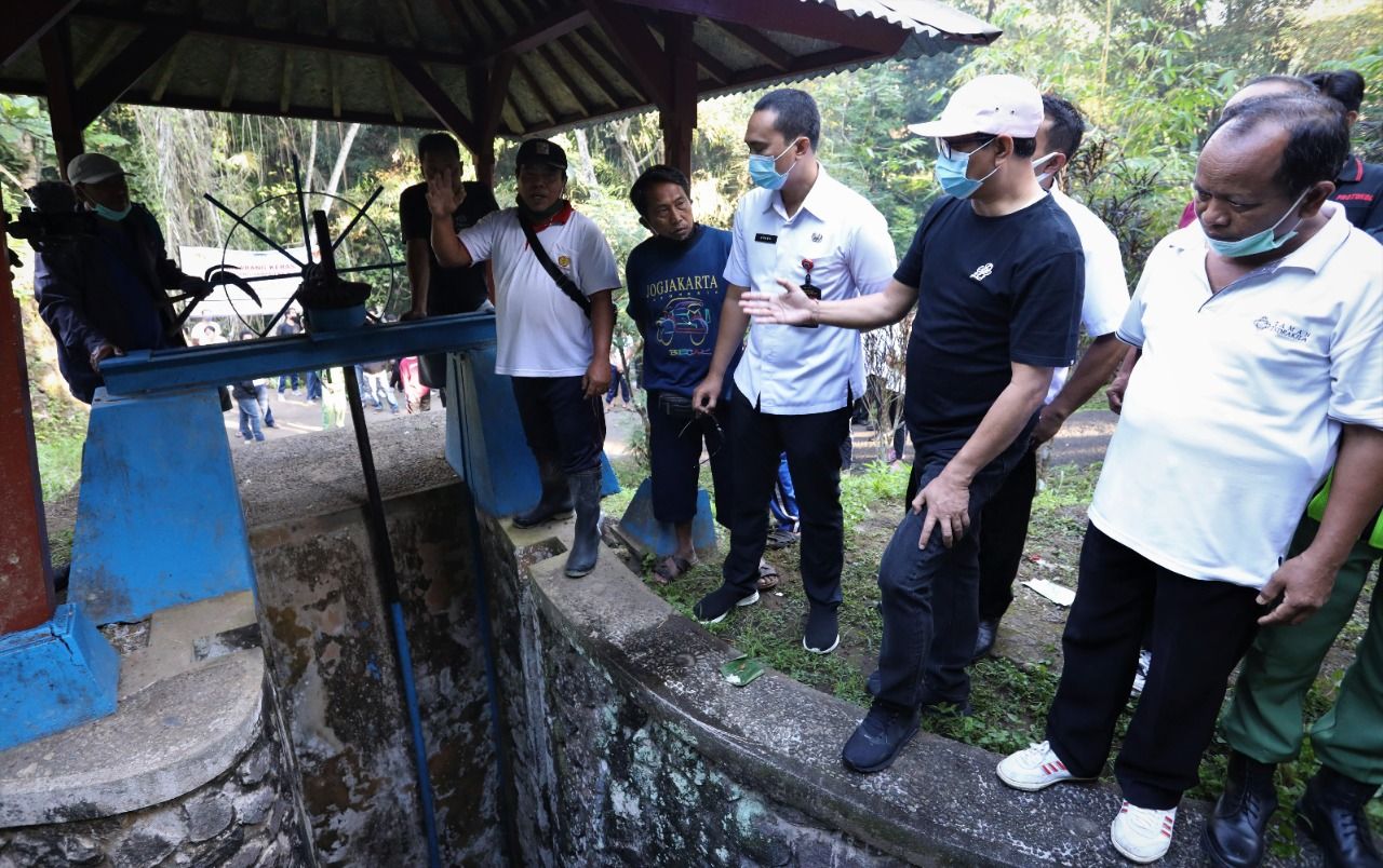 podiumnews.com-Suiasa Tinjau Kebocoran Saluran Irigasi Subak Yeh Penet